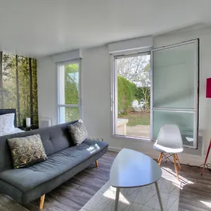 Grand Studio Avec Jardin Et Parking - Paris Orly Appartement