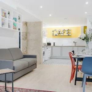 Loft Design For 8 People In Heart Of Appartement